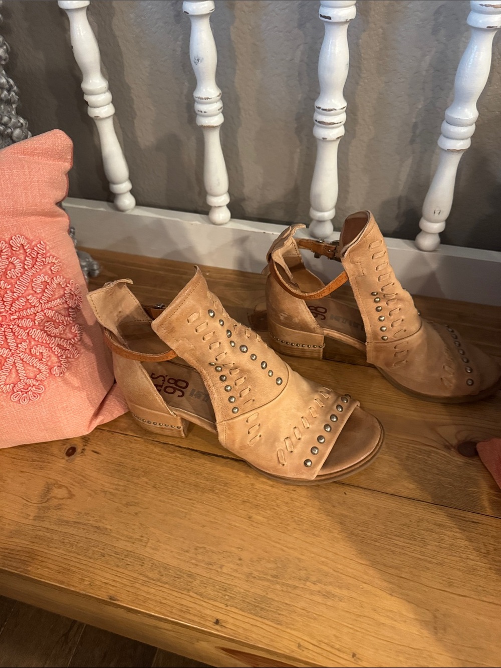 👡A.S. 98 EXCELLENT CONDITION! Womens Tan Studded Open-Toe Ankle Booties👡 - Picture 2 of 6